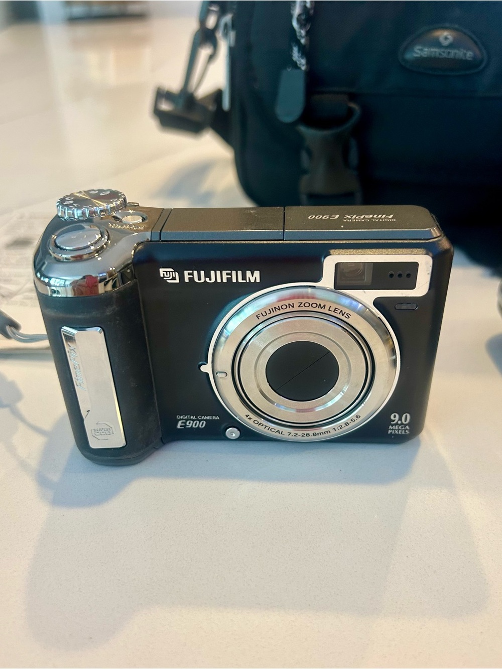 Fujifilm Finepix E900 Black and Silver Compact Digital Camera